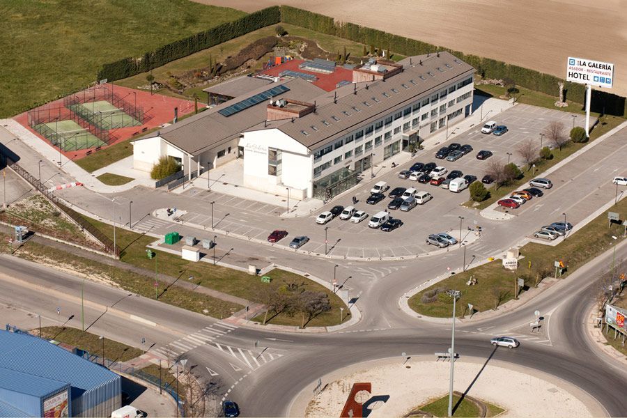 Vista completa del hotel desde el aire